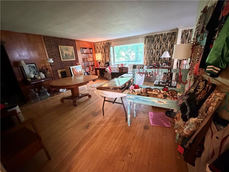 6917 W 69th St, Overland Park, KS 66204