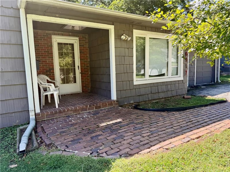 6917 W 69th St, Overland Park, KS 66204