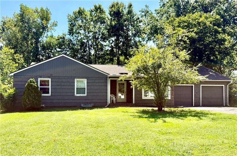 6917 W 69th St, Overland Park, KS 66204