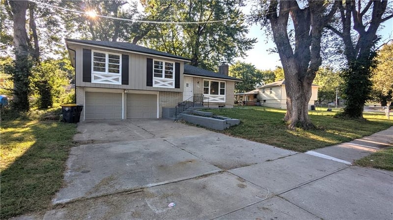 9320 Oakland Ave, Kansas City, MO 64138