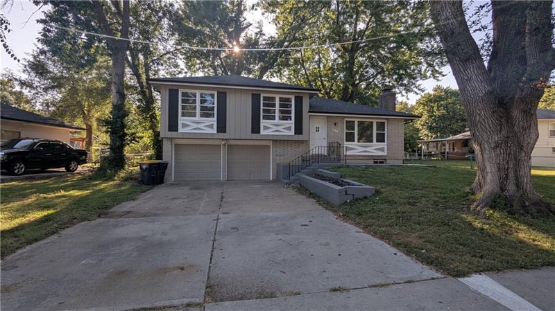 9320 Oakland Ave, Kansas City, MO 64138