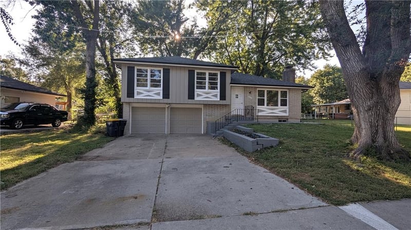9320 Oakland Ave, Kansas City, MO 64138