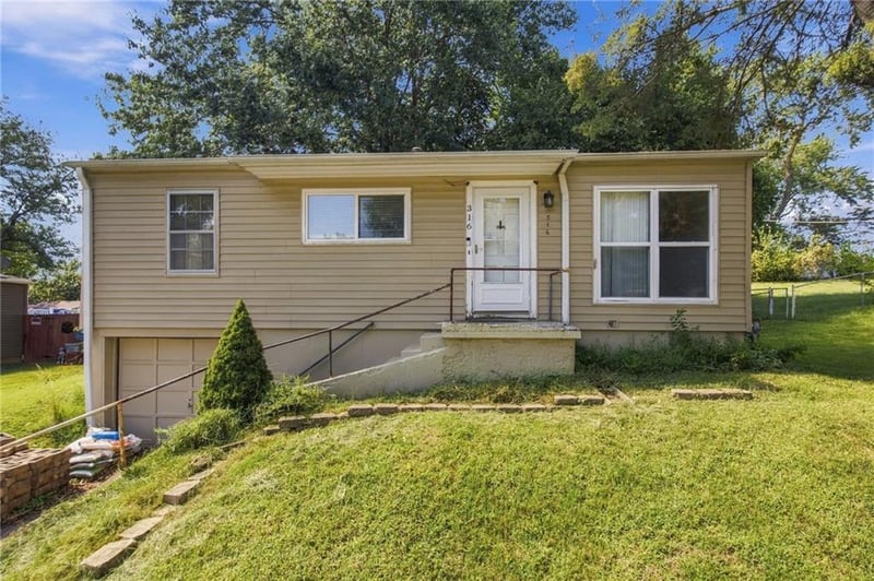 316 N Geronimo Dr, Independence, MO 64056