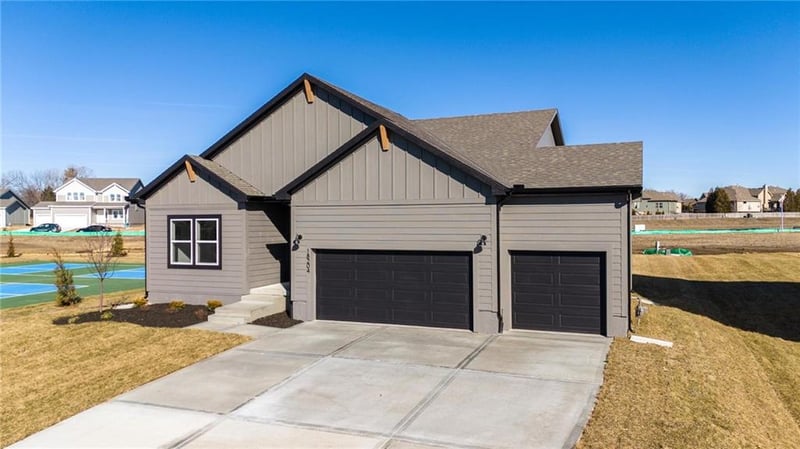 9006 SW 4th St, Blue Springs, MO 64064