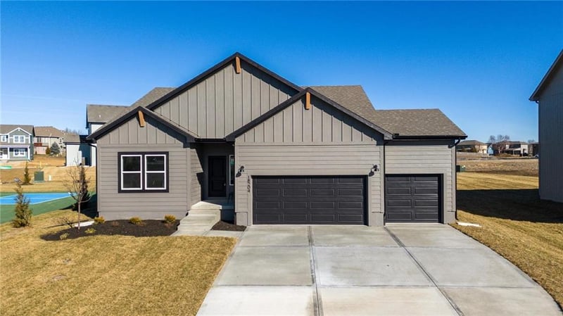 9006 SW 4th St, Blue Springs, MO 64064