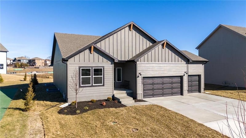 9006 SW 4th St, Blue Springs, MO 64064