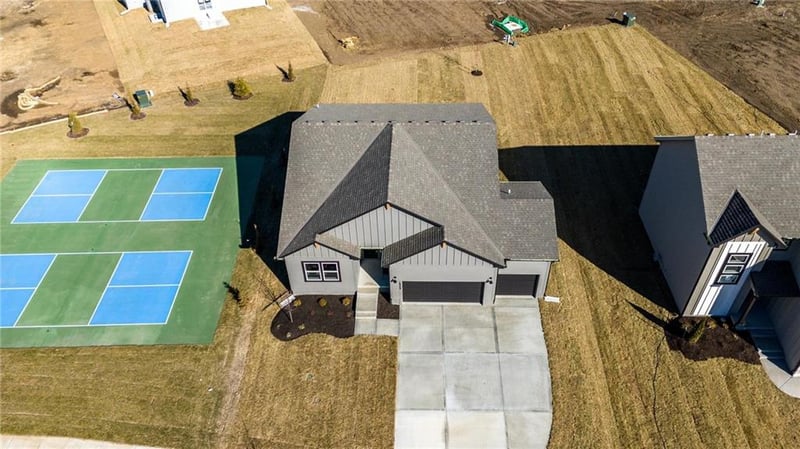 9006 SW 4th St, Blue Springs, MO 64064
