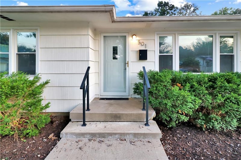 501 Salem Ave, Knob Noster, MO 65301