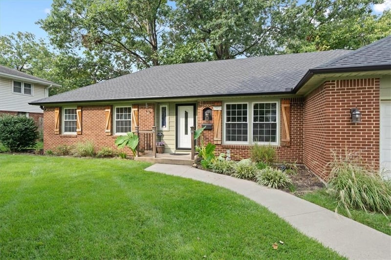 10616 Oak St, Kansas City, MO 64114