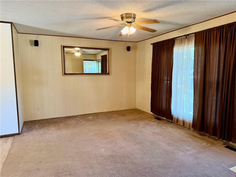 2403 College Ln W, St Joseph, MO 64503