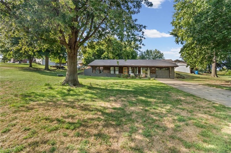 244 SE 121 Rd, Warrensburg, MO 64093