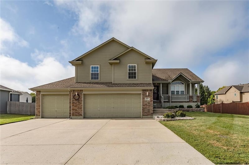 1804 Winchester Dr, Pleasant Hill, MO 64080