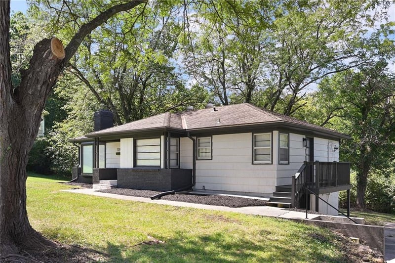 7210 Hullwood Ave, Kansas City, MO 64133