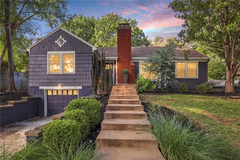 210 E Winthrope Rd, Kansas City, MO 64113