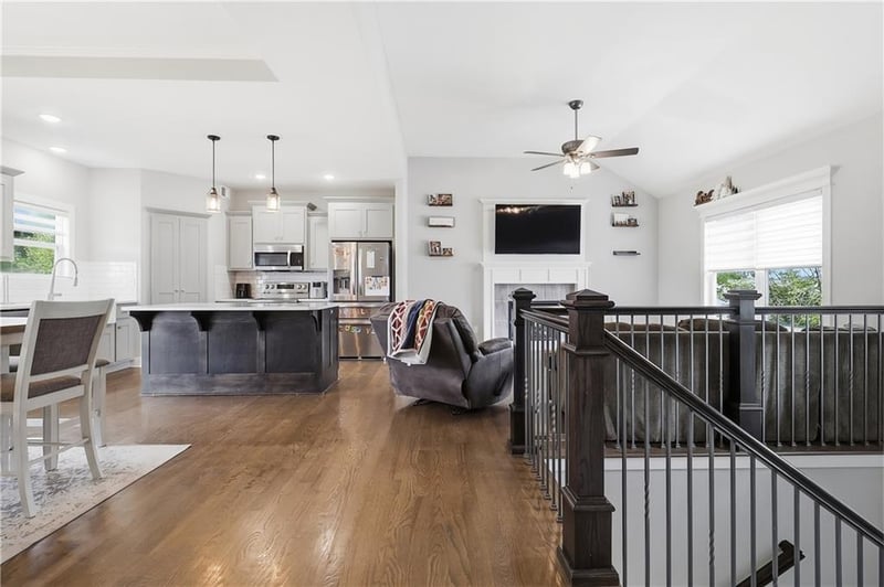 17904 Sunset Dr, Weston, MO 64098