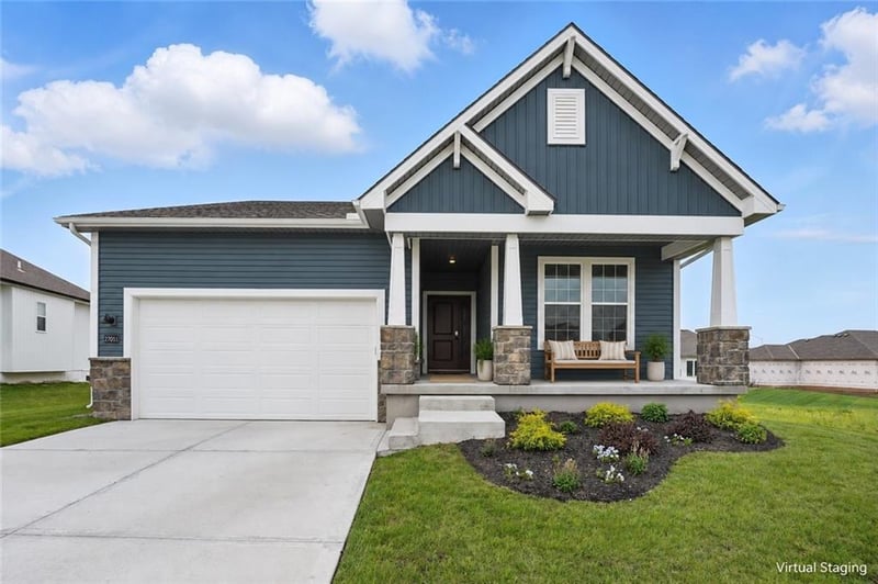 12606 S Parkwood Ln, Lee's Summit, MO 64086