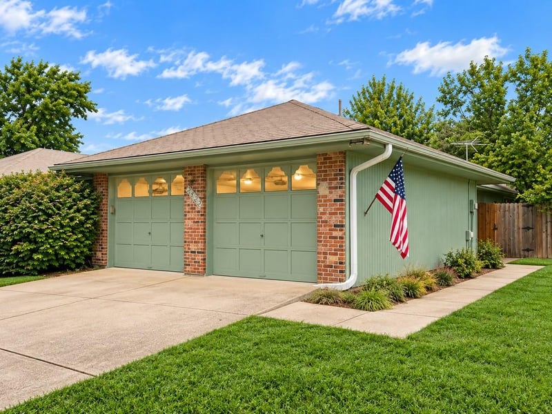 413 Sherwood Dr, Blue Springs, MO 64014