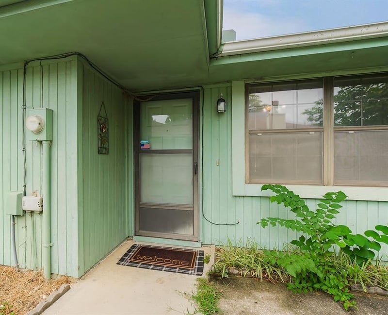 413 Sherwood Dr, Blue Springs, MO 64014