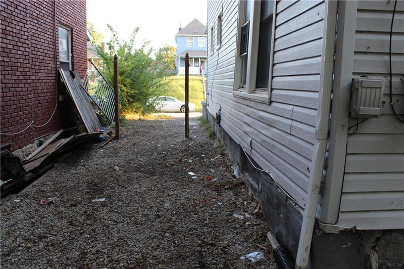 1044 Barnett Ave, Kansas City, KS 66102