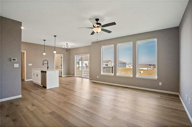 12608 S Parkwood Ln, Lee's Summit, MO 64086
