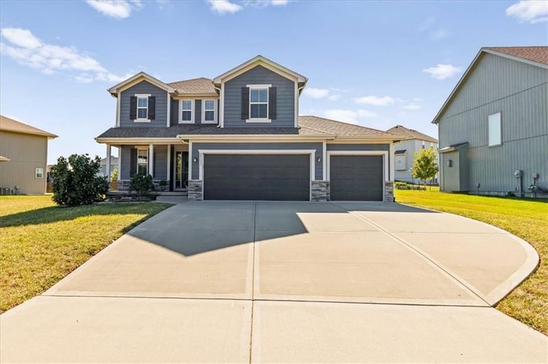 25137 W 147th Ct, Olathe, KS 66061