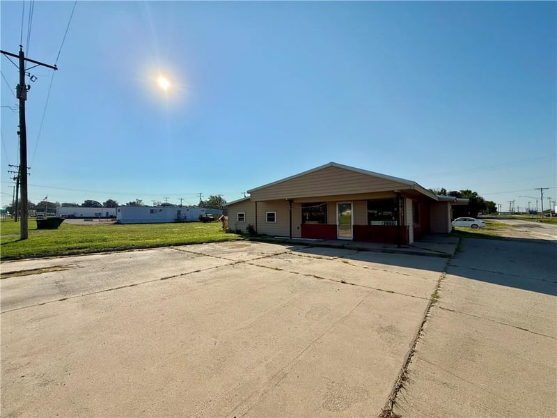 710 West Mary St, Yates Center, KS 66783