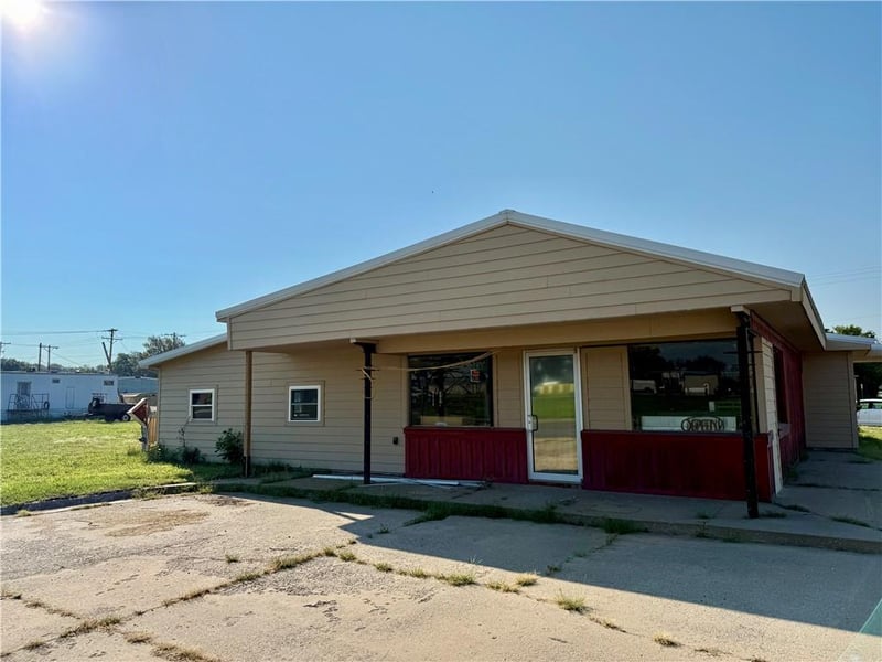 710 West Mary St, Yates Center, KS 66783