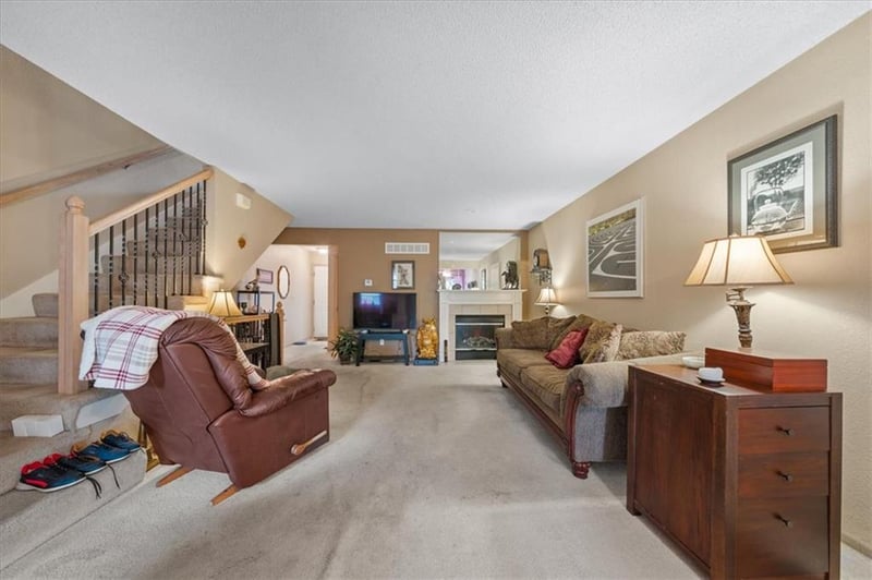 3564 NE Austin Dr, Lee's Summit, MO 64064