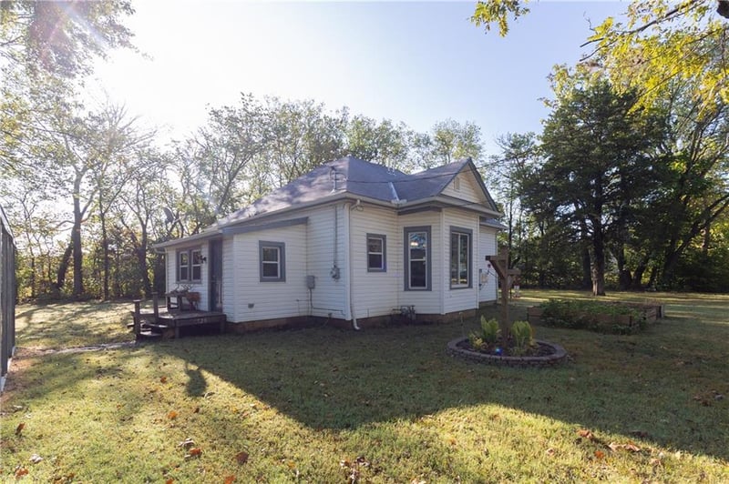 729 N Neosho St, Cherryvale, KS 67335
