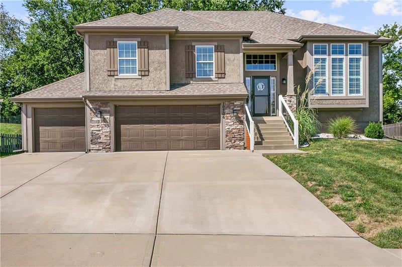 10706 N Tracy Ave, Kansas City, MO 64155