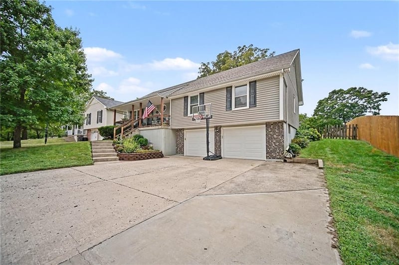 1307 SW 24th St, Blue Springs, MO 64015