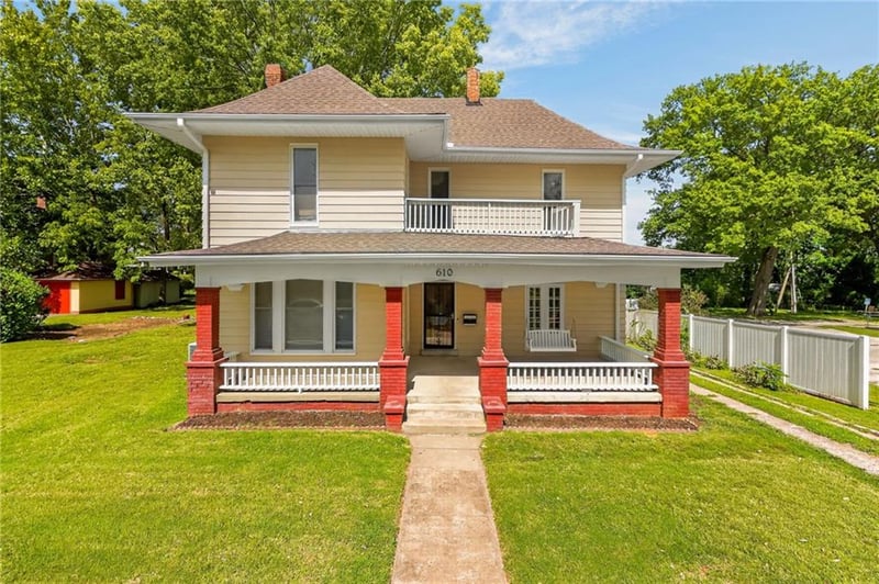 610 W Maple Ave, Independence, MO 64050