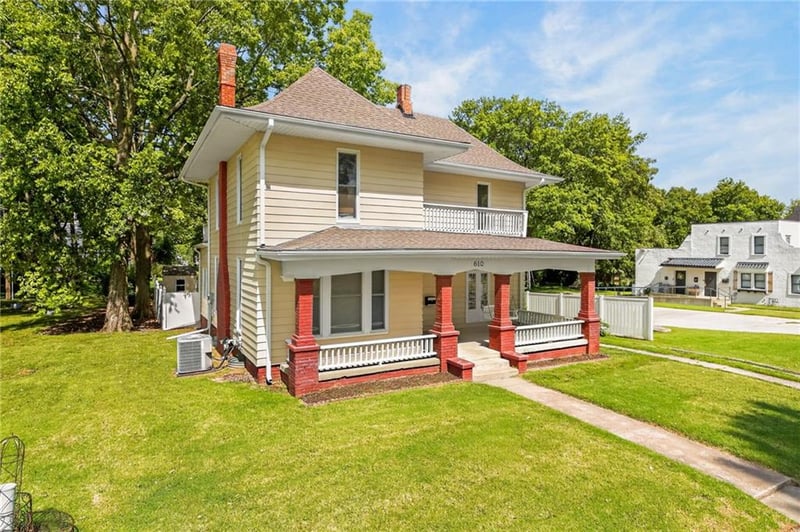610 W Maple Ave, Independence, MO 64050