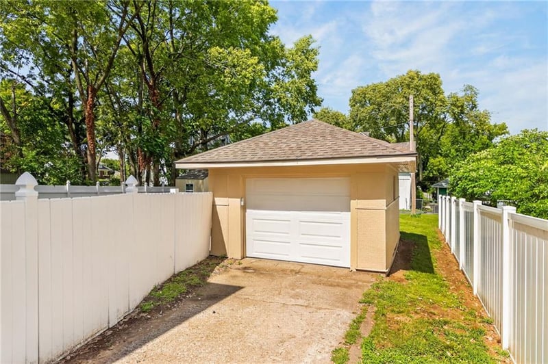 610 W Maple Ave, Independence, MO 64050