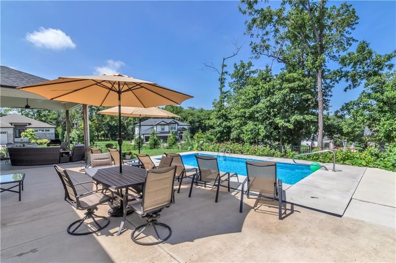 21 Bison Falls Cir, Lake Winnebago, MO 64034