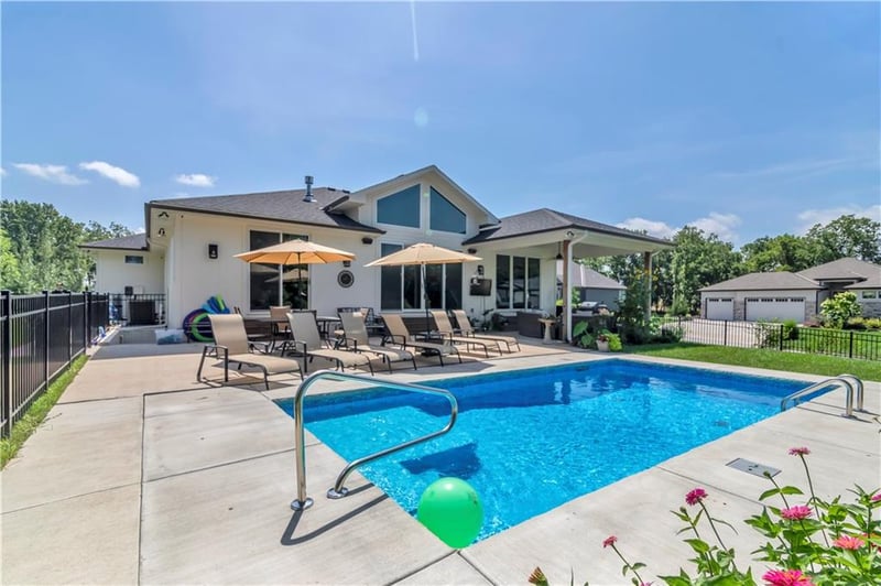 21 Bison Falls Cir, Lake Winnebago, MO 64034