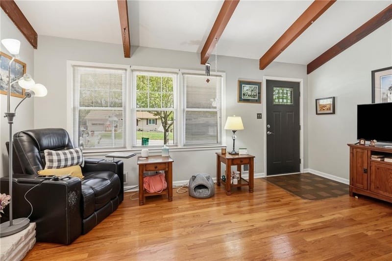 7202 Larsen St, Shawnee, KS 66203