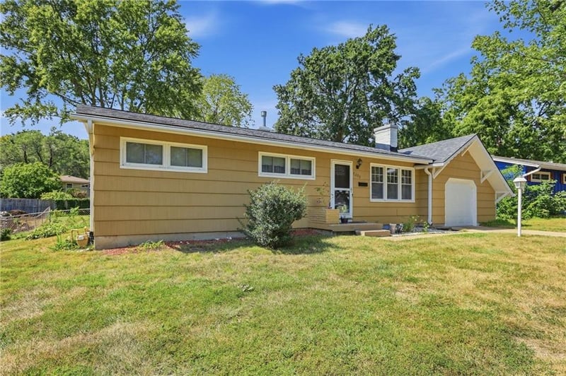 7202 Larsen St, Shawnee, KS 66203