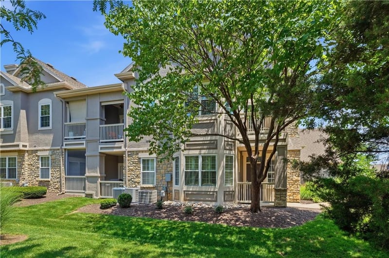 15910 Granada St #220, Overland Park, KS 66085