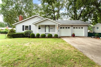 7915 W 77th St, Overland Park, KS 66204