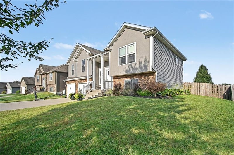 19224 Tomahawk Ln, St Joseph, MO 64505