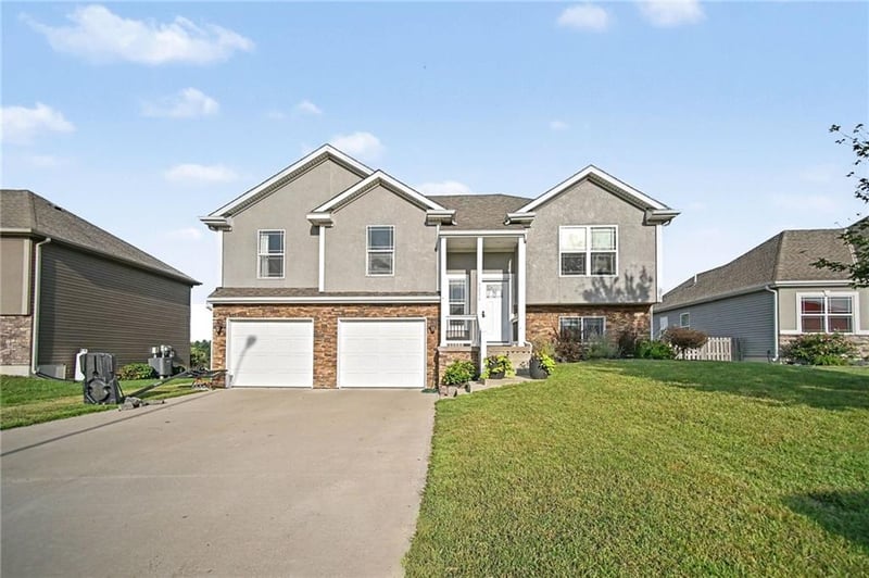 19224 Tomahawk Ln, St Joseph, MO 64505