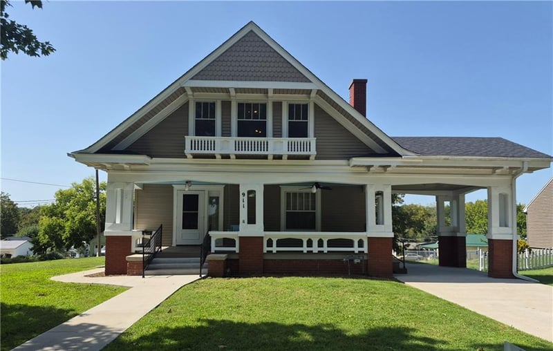 911 N Main St, Carrollton, MO 64633