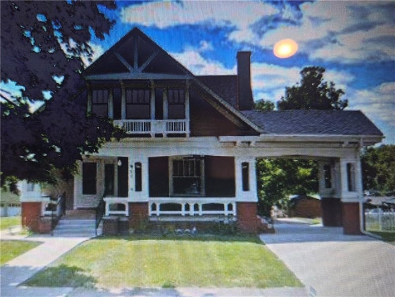 911 N Main St, Carrollton, MO 64633