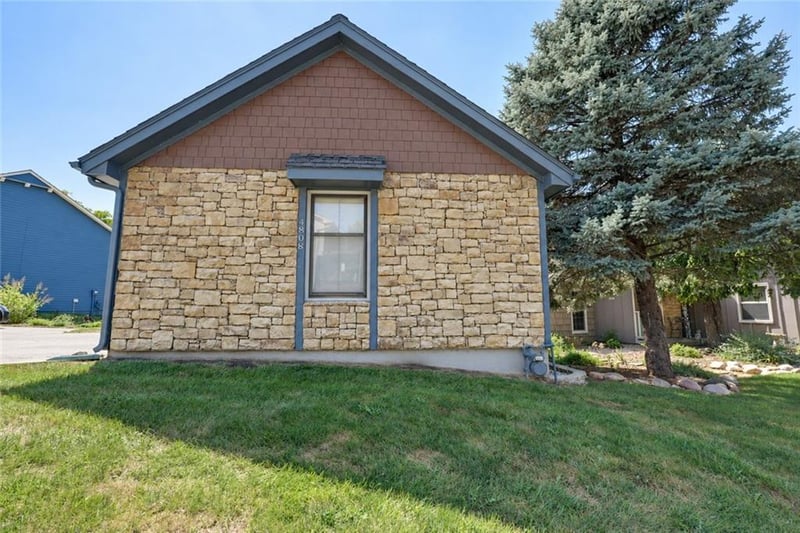 4808 NE Pebble Beach St, Lee's Summit, MO 64064