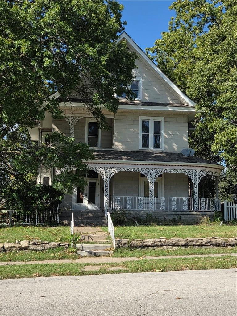 902 W Maple Ave, Independence, MO 64050