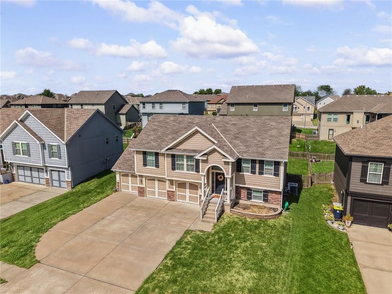 7502 NE 109th St, Kansas City, MO 64157