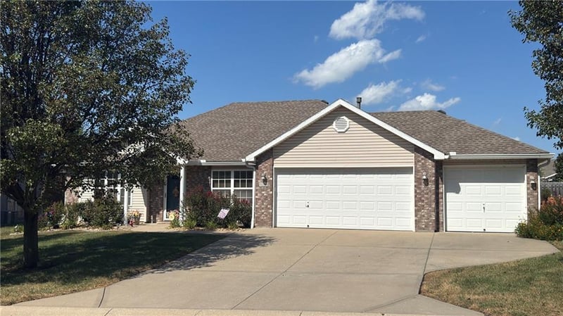 113 SE Sun Garden St, Blue Springs, MO 64064