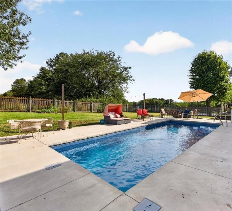 420 Shannon Ave, Smithville, MO 64089