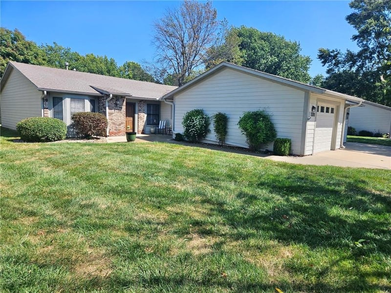 1328 W Jenkins Blvd, Raymore, MO 64083